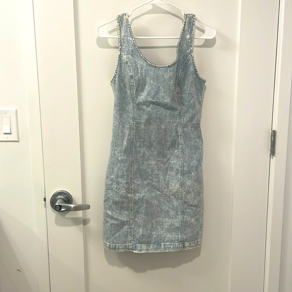 Guess stretching dress made in Mexico used final sale